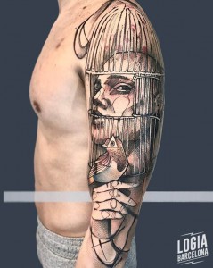 tatuaje_brazo_color_hombre_jaula_pajaro_logia_barcelona_lincoln_lima 
